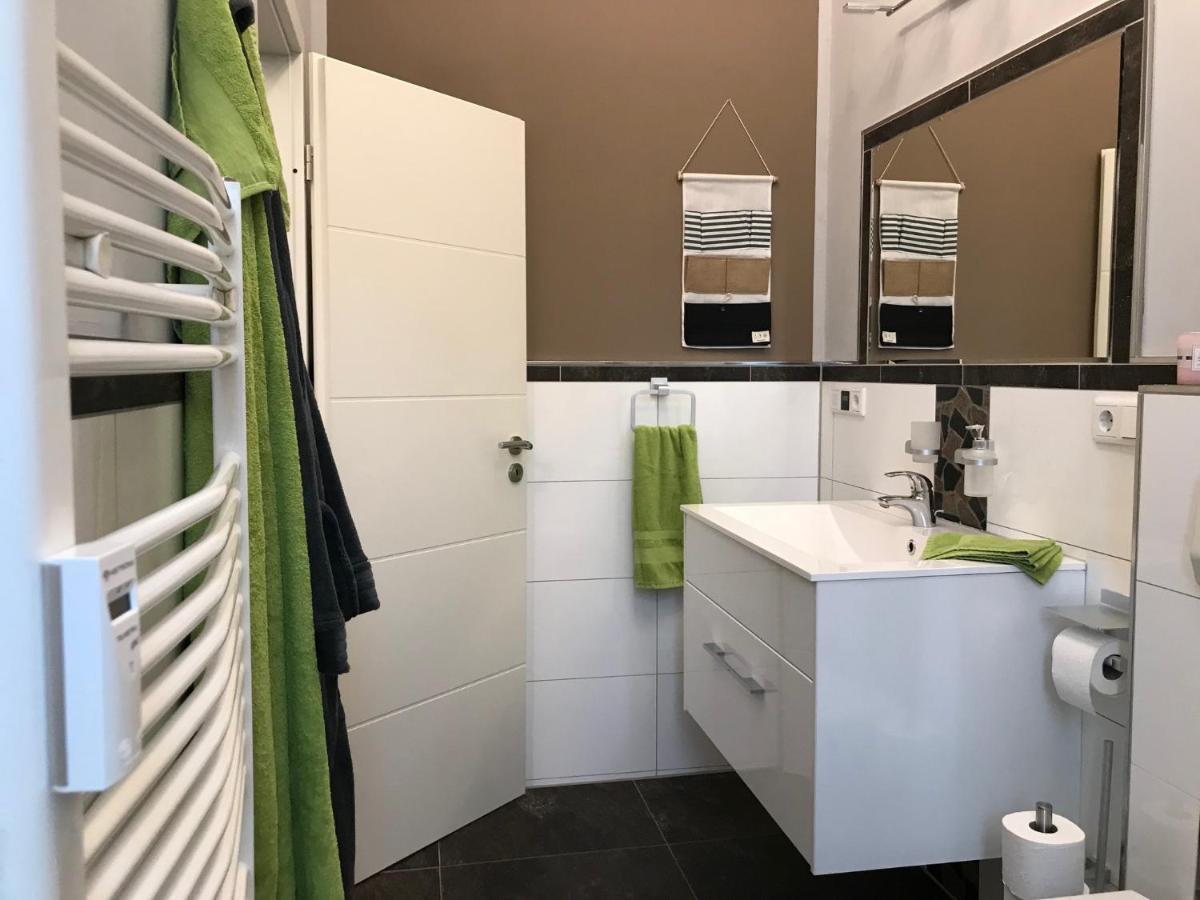 Stadthaus Artur - Apartment Madrid Remscheid Esterno foto